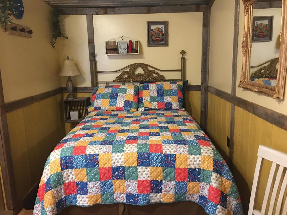 Acorn Hideaways Canton Charming Pioneer Suite 1890'S General Store Exterior foto