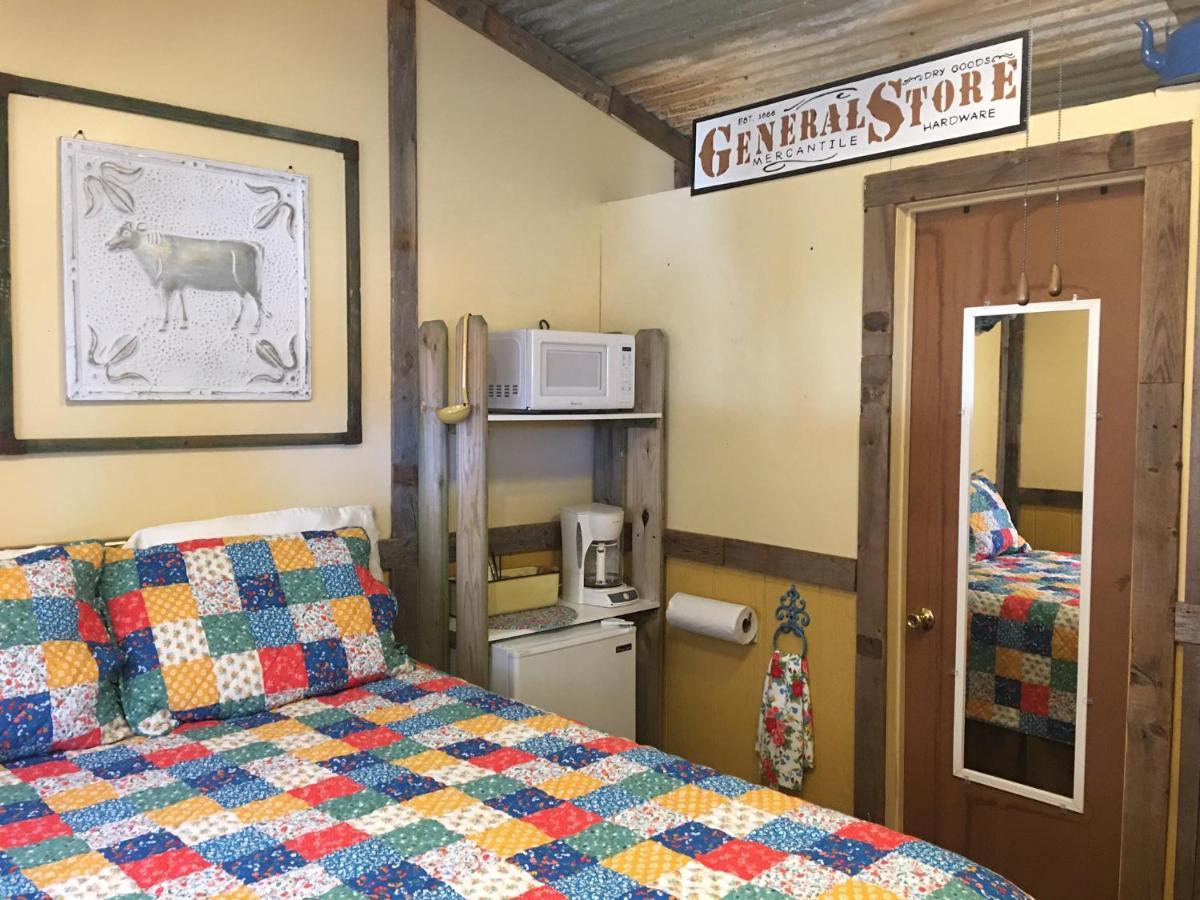 Acorn Hideaways Canton Charming Pioneer Suite 1890'S General Store Exterior foto